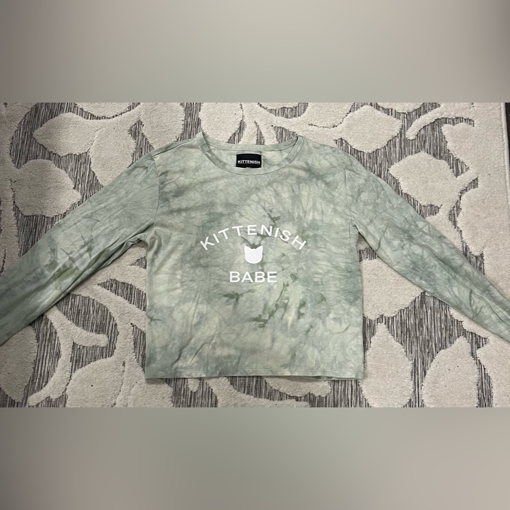 Kittenish top.  Never worn